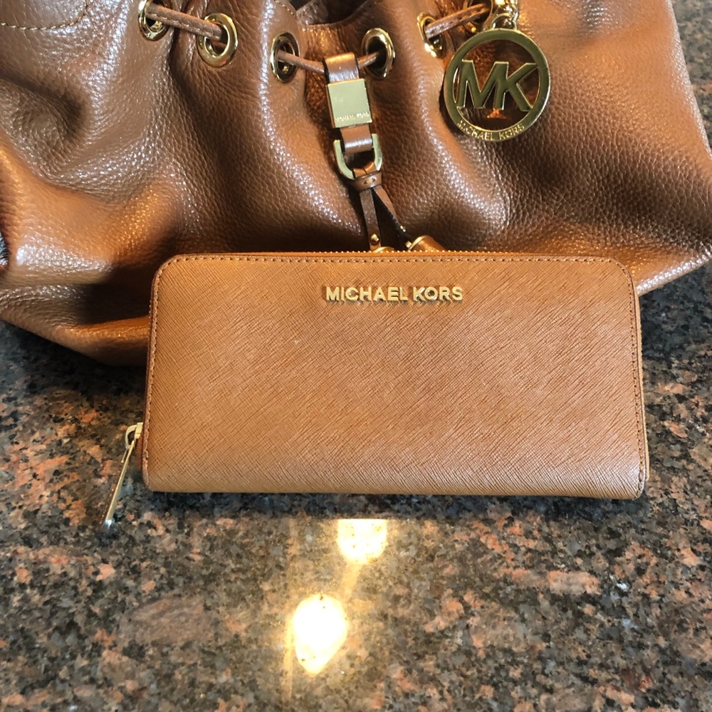 Michael kors purse with matching wallet